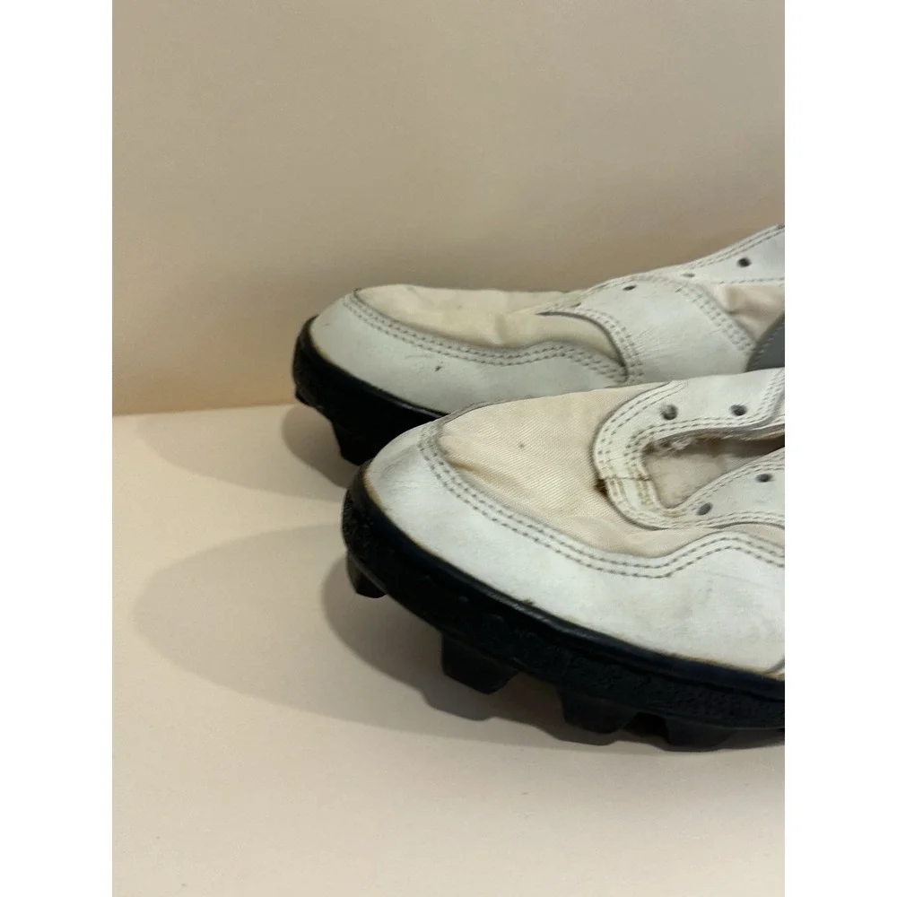 Nike Shark Cleats Size 10.5 (missing Laces)‎